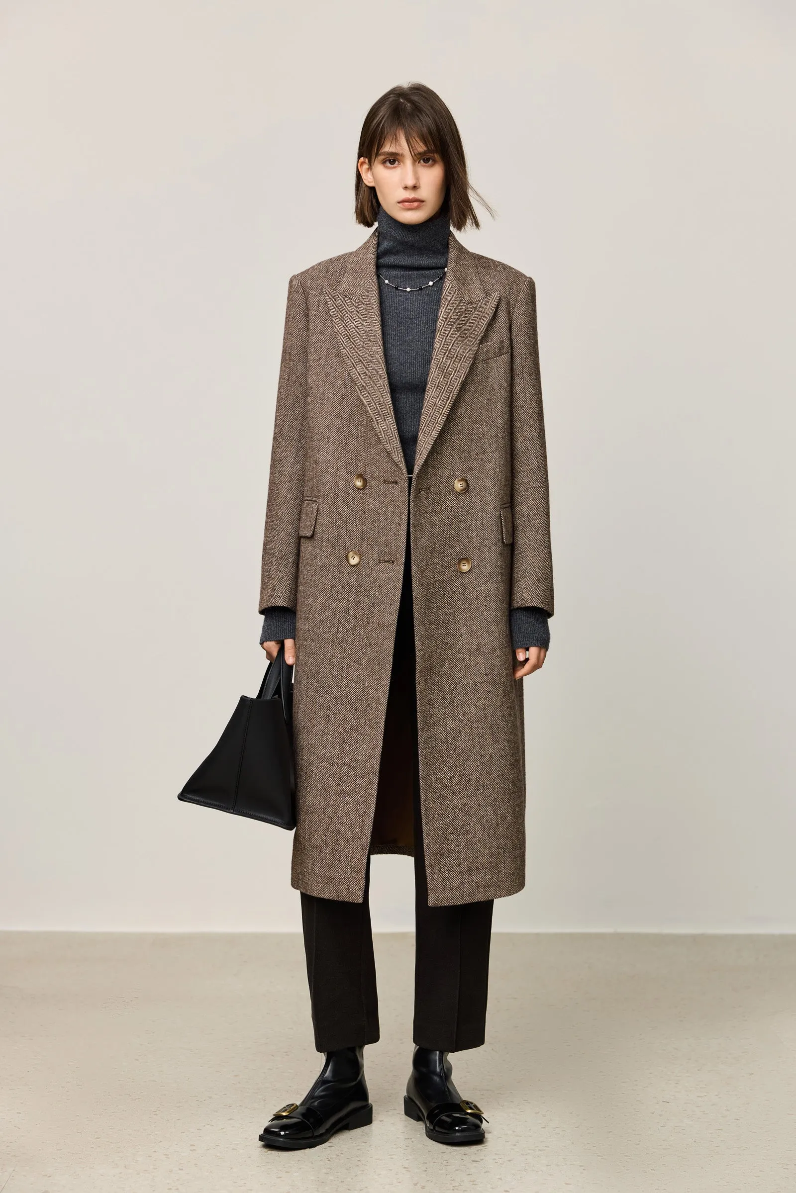 LILY Classic Wool Coat with Broad Shoulders